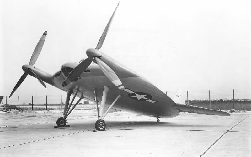 Экспериментальный самолет Воут V-173 конструкции Чальза Циммермана имел крыло с удлинением 1,15 при размахе 7,112 м